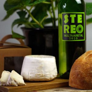 Osterangebot: Weißschimmelkäse + Wein